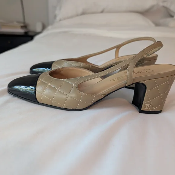 CHANEL Two-Tone Quilted Slingback Heels - Picture 4 of 8